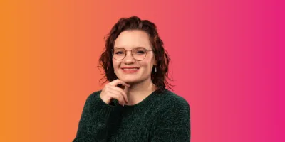 Foto van vrouw die glimlacht.